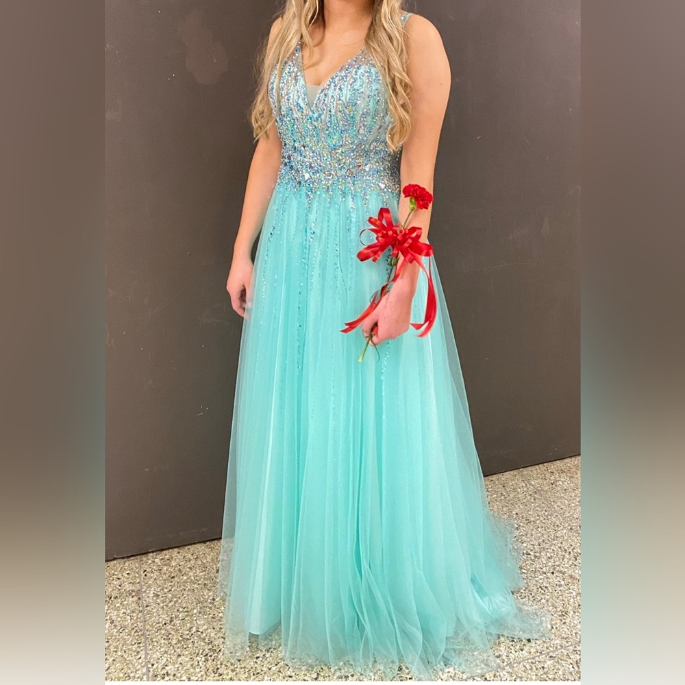Camille La Vie prom dress in aqua. Mint condition. Worn once. Size 6 women’s
